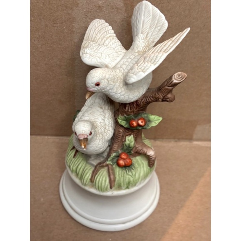 Vtg Ceramic Doves on Branch‎ Figurine with Red Berries Decor